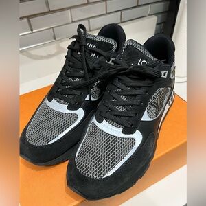 Men louie vuitton Run Away Sneaker size 10